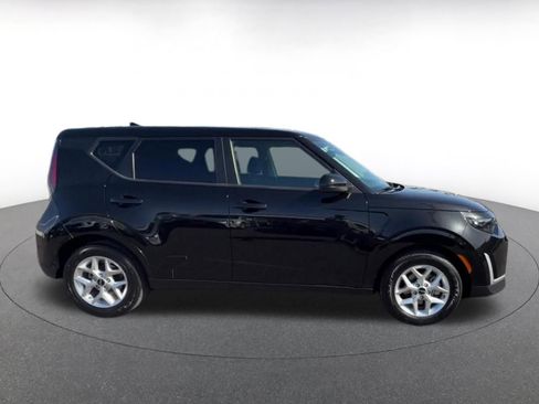 Used 2025 Kia Soul LX w/ LX Technology Package image 16