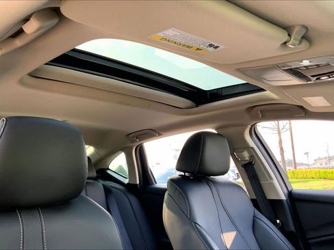 Used 2025 Acura TLX w/ Technology Package image 13