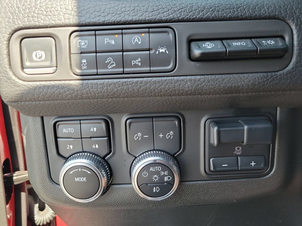 Used 2024 GMC Yukon Denali w/ Advanced Technology Package AWD/4WD image 18