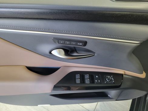 Certified 2025 Lexus ES 350 w/ Premium Package image 20