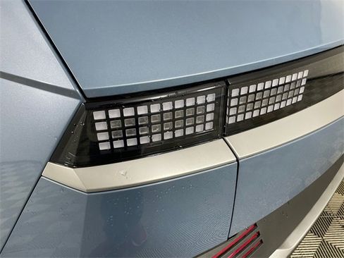 New 2025 Hyundai Ioniq 5 SE image 18