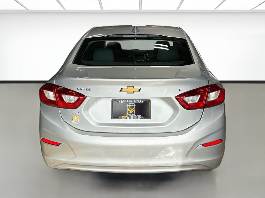 Used 2018 Chevrolet Cruze LT w/ Convenience Package FWD image 6