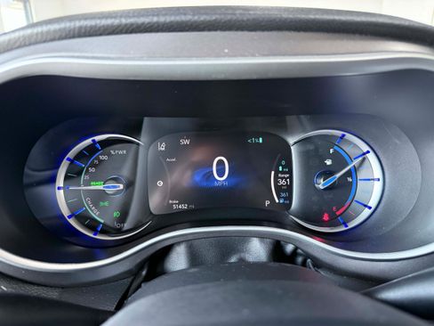 Used 2024 Chrysler Pacifica Limited FWD image 20