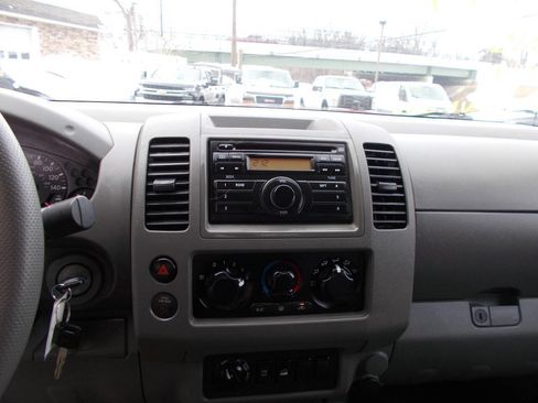 Used 2011 Nissan Frontier S image 12
