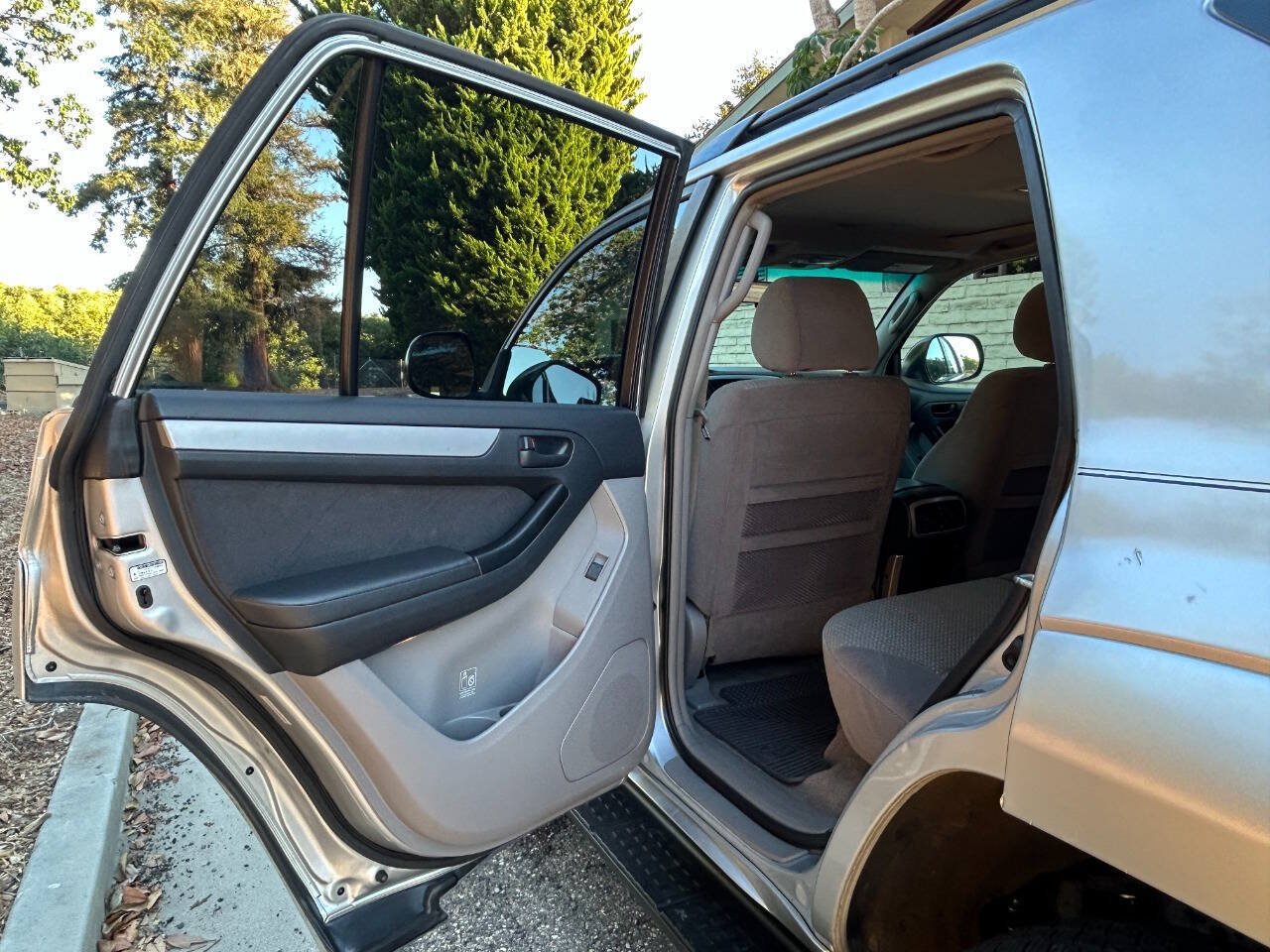 Used 2005 Toyota 4Runner SR5 AWD/4WD image 27