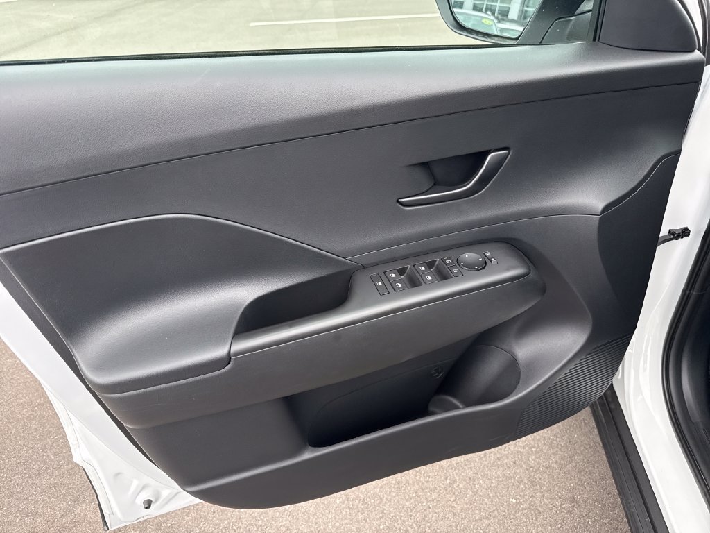 Used 2025 Hyundai Kona SEL AWD/4WD image 12