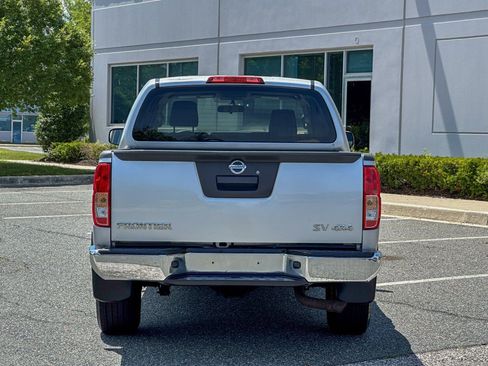 Used 2013 Nissan Frontier SV AWD/4WD image 12