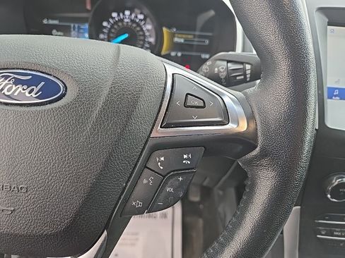 Used 2020 Ford Edge SEL w/ Cold Weather Package image 13