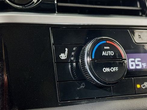 Used 2025 Nissan Pathfinder SL w/ Cargo Package image 18