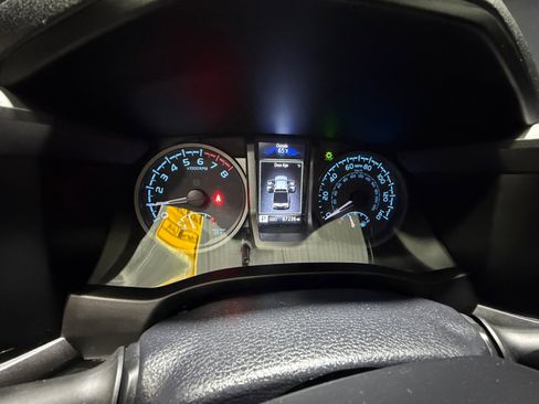 Used 2021 Toyota Tacoma TRD Off-Road w/ Technology Package image 10