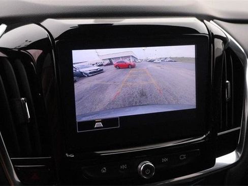 Used 2023 Chevrolet Traverse LT image 18