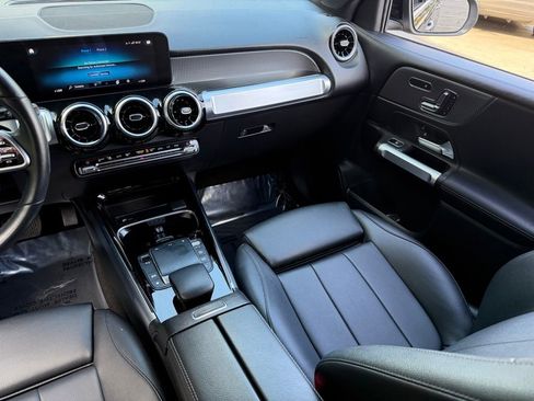 Used 2023 Mercedes-Benz GLB 250 w/ Premium Package image 41