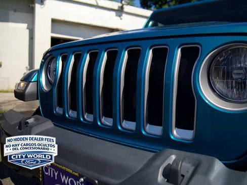 Used 2020 Jeep Wrangler Unlimited Sahara w/ Cold Weather Group AWD/4WD image 7