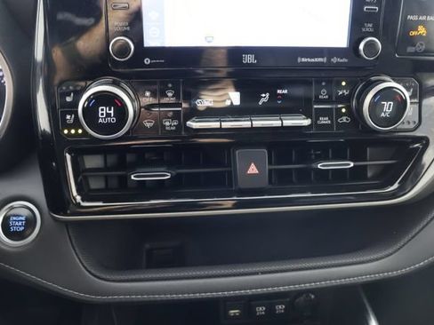 Used 2021 Toyota Highlander Limited AWD/4WD image 15