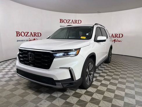 Used 2025 Honda Pilot Elite image 4