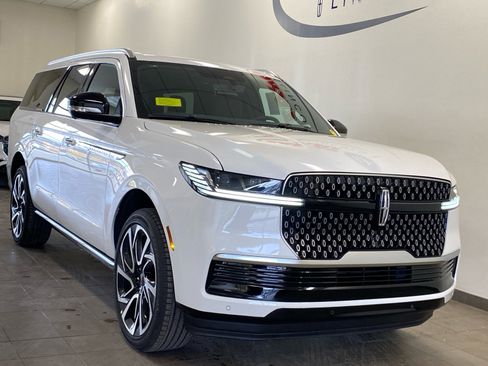 New 2026 Lincoln Navigator L Reserve image 2