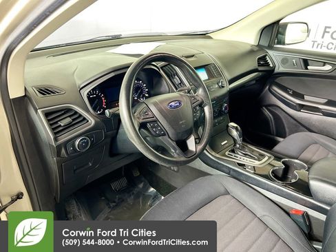 Used 2017 Ford Edge SE w/ Cargo Accessory Package image 3