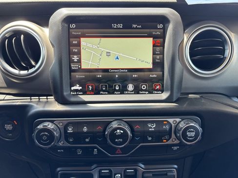 Used 2020 Jeep Gladiator Rubicon w/ Uconnect 4C Nav & Sound Group image 32