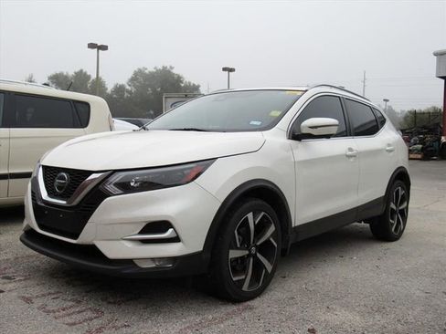 Used 2021 Nissan Rogue Sport SL w/ Premium Package image 2