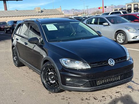 Used 2019 Volkswagen Golf Alltrack S image 1