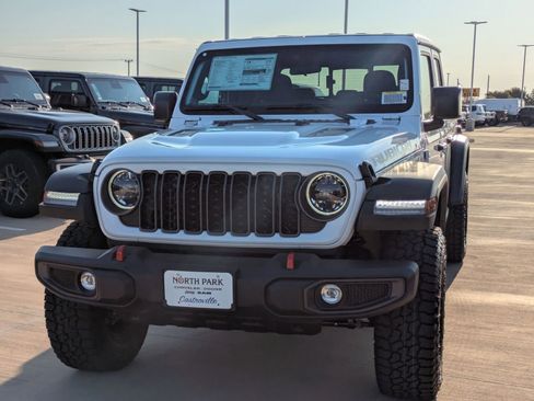 Used 2025 Jeep Gladiator Rubicon w/ Convenience Group image 7