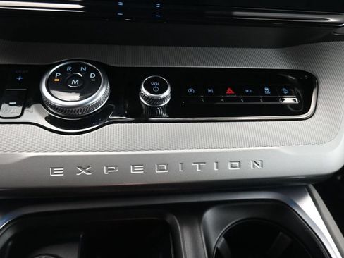 Used 2025 Ford Expedition Max Active AWD/4WD image 25