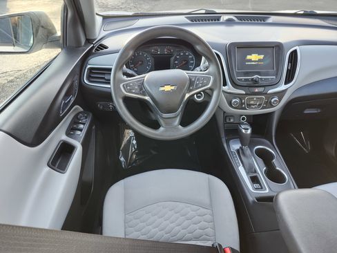 Used 2018 Chevrolet Equinox LS FWD image 25