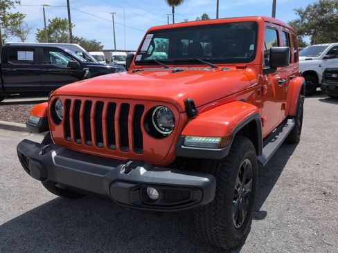 Used 2023 Jeep Wrangler Unlimited Sahara AWD/4WD image 9