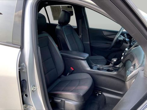 Certified 2022 Chevrolet Equinox RS w/ Infotainment Package FWD image 9