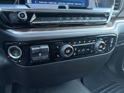 Used 2025 Chevrolet Silverado 2500 LT w/ Convenience Package image 25