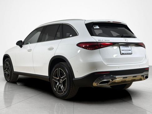 Used 2026 Mercedes-Benz GLC 300 image 3