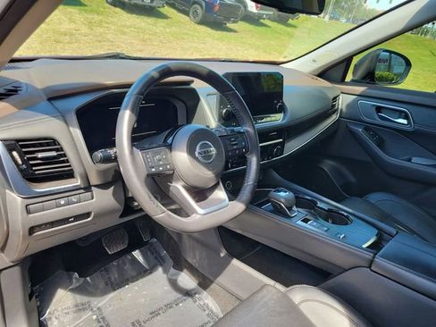 Used 2021 Nissan Rogue Platinum image 12