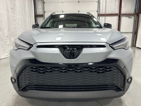 Used 2025 Toyota Corolla Cross XSE image 2