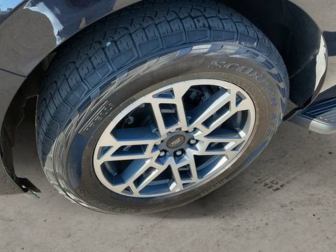 Certified 2025 Ford Expedition Active AWD/4WD image 9