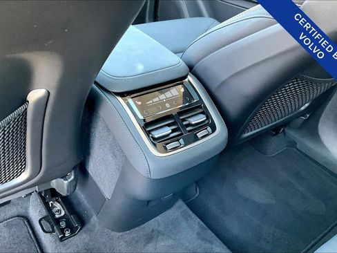 Certified 2025 Volvo XC90 B6 Plus image 31