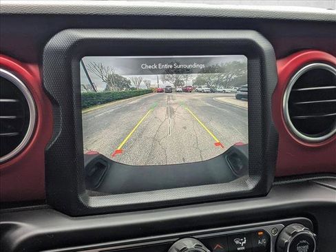 Used 2021 Jeep Gladiator Rubicon AWD/4WD image 12
