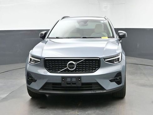 Used 2023 Volvo XC40 B5 Plus w/ Protection Package Premier AWD/4WD image 3
