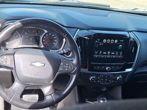 Certified 2019 Chevrolet Traverse LT image 3