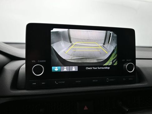 Used 2025 Honda CR-V LX image 9