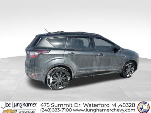 Used 2017 Ford Escape SE w/ SE Sport Appearance Package image 16