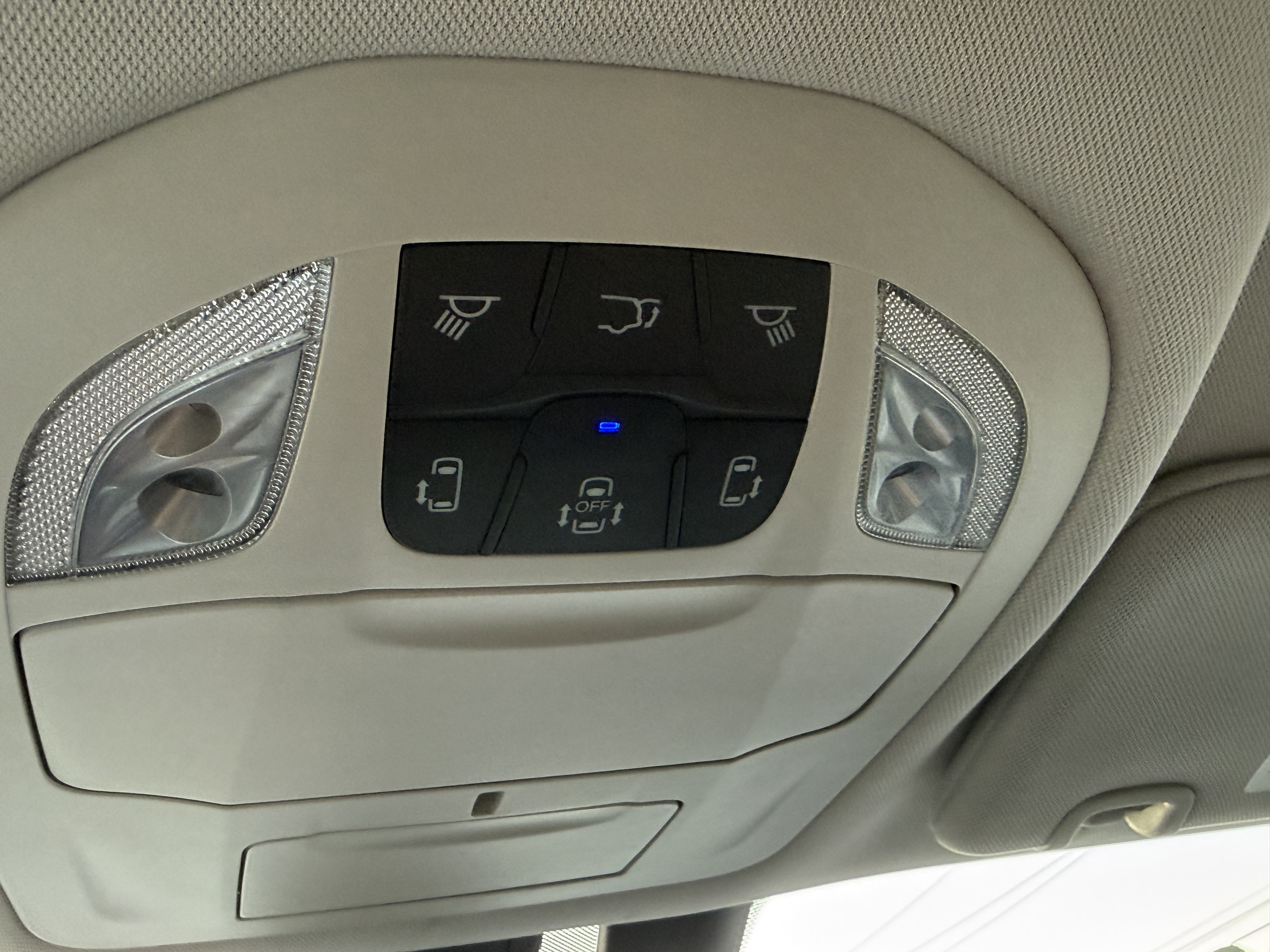 Used 2017 Chrysler Pacifica Touring-L FWD image 19
