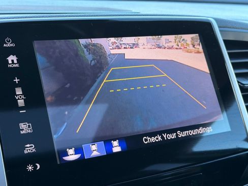 Used 2018 Honda Pilot Touring image 19
