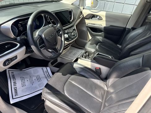 Used 2022 Chrysler Pacifica Touring-L FWD image 24