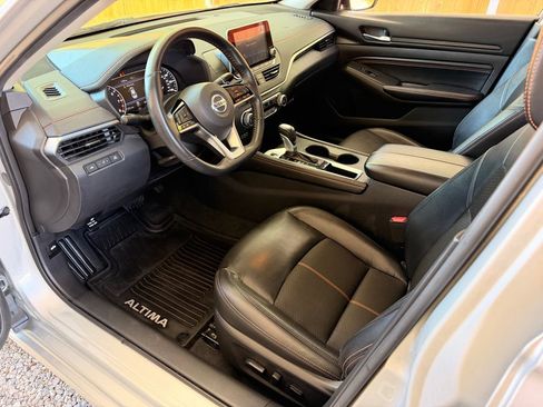 Used 2021 Nissan Altima 2.5 SR w/ SR Premium Package FWD image 2