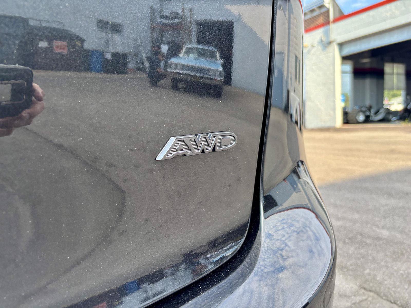 Used 2020 Chrysler Pacifica Touring-L AWD/4WD image 38