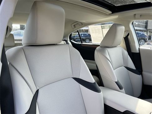 Used 2025 Lexus ES 350 w/ Premium Package image 23