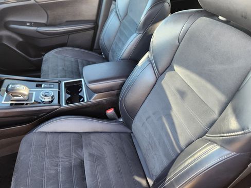 Used 2024 Mitsubishi Outlander SE image 9