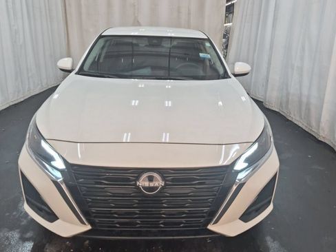 Used 2023 Nissan Altima 2.5 S FWD image 2