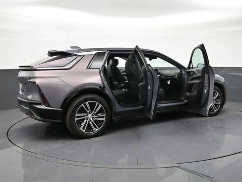 Used 2025 Cadillac Lyriq Luxury image 32