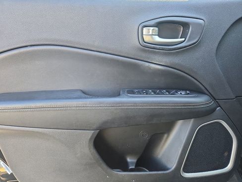 Used 2021 Jeep Compass Latitude AWD/4WD image 12